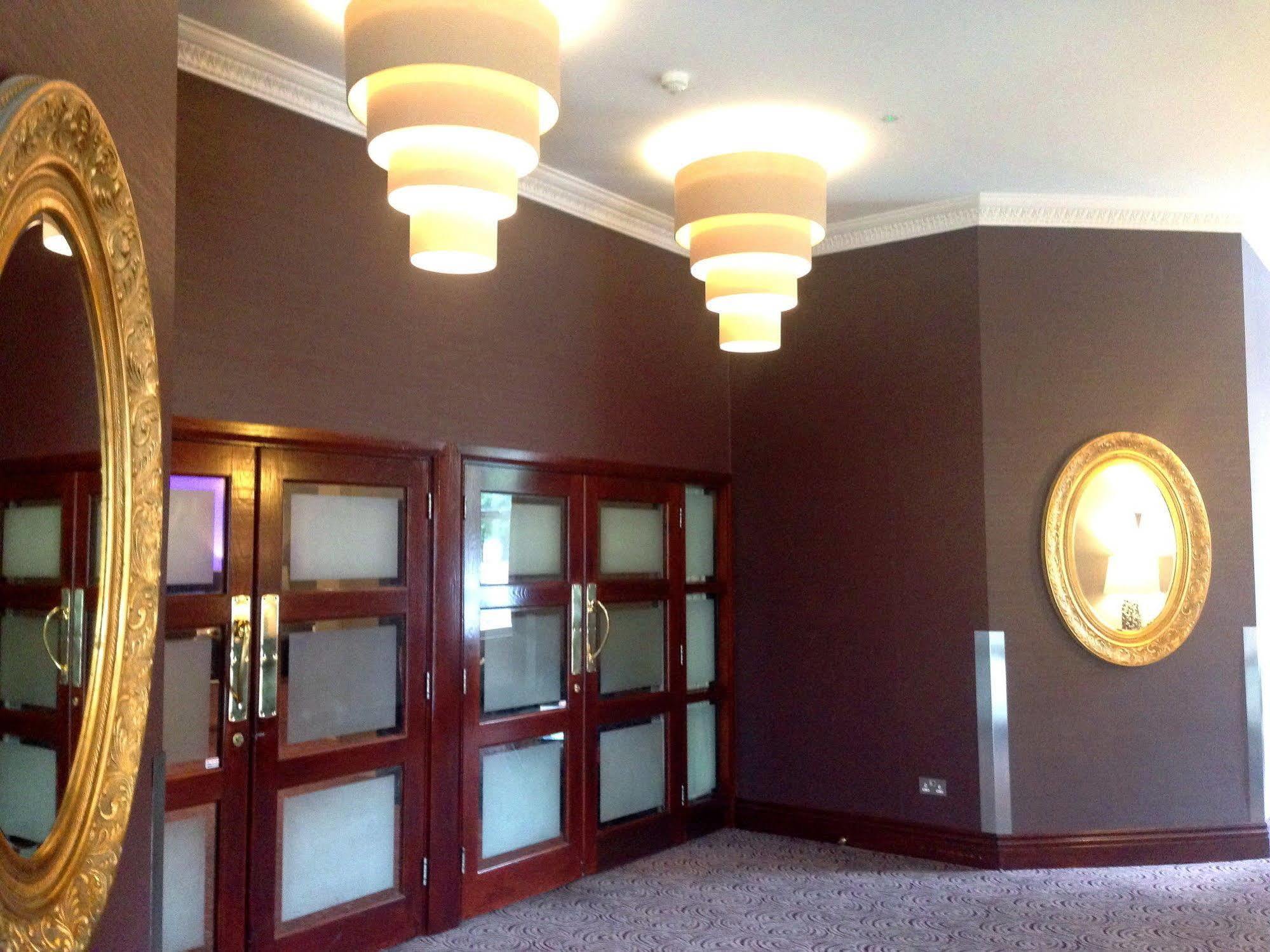 Carrigaline Court Hotel & Leisure Centre Buitenkant foto